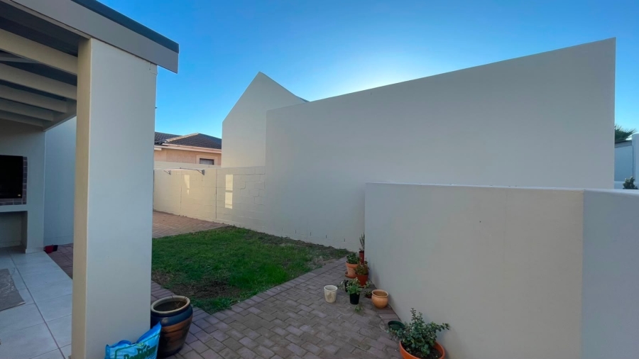 2 Bedroom Property for Sale in Bluewater Bay Western Cape